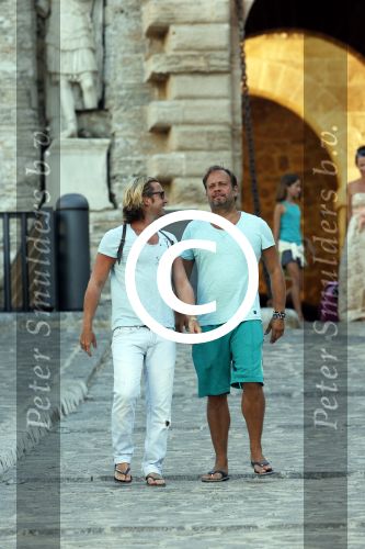 ibiza 16 juli 2013
Carlo Boszhard en zijn vriend Herald op vakantie op ibiza. Ze winkelen in de oude stad.
Peter Smulders bv