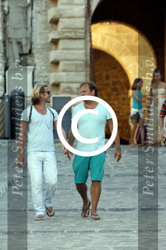 ibiza 16 juli 2013
Carlo Boszhard en zijn vriend Herald op vakantie op ibiza. Ze winkelen in de oude stad.
Peter Smulders bv