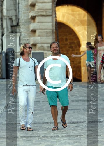 ibiza 16 juli 2013
Carlo Boszhard en zijn vriend Herald op vakantie op ibiza. Ze winkelen in de oude stad.
Peter Smulders bv