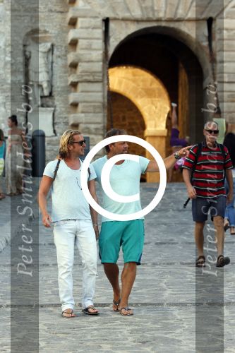 ibiza 16 juli 2013
Carlo Boszhard en zijn vriend Herald op vakantie op ibiza. Ze winkelen in de oude stad.
Peter Smulders bv