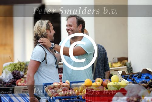 ibiza 16 juli 2013
Carlo Boszhard en zijn vriend Herald op vakantie op ibiza. Ze winkelen in de oude stad.
Peter Smulders bv