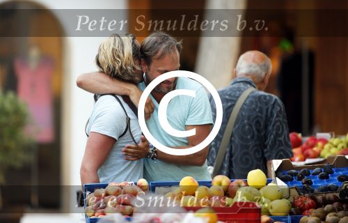 ibiza 16 juli 2013
Carlo Boszhard en zijn vriend Herald op vakantie op ibiza. Ze winkelen in de oude stad.
Peter Smulders bv