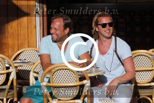 ibiza 16 juli 2013
Carlo Boszhard en zijn vriend Herald op vakantie op ibiza. Ze winkelen in de oude stad.
Peter Smulders bv