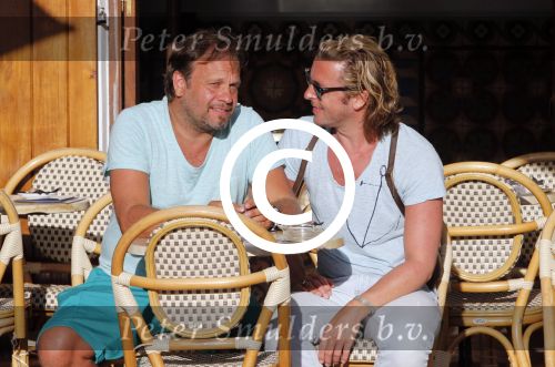 ibiza 16 juli 2013
Carlo Boszhard en zijn vriend Herald op vakantie op ibiza. Ze winkelen in de oude stad.
Peter Smulders bv