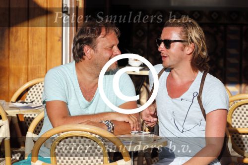 ibiza 16 juli 2013
Carlo Boszhard en zijn vriend Herald op vakantie op ibiza. Ze winkelen in de oude stad.
Peter Smulders bv