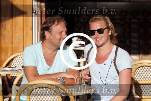 ibiza 16 juli 2013
Carlo Boszhard en zijn vriend Herald op vakantie op ibiza. Ze winkelen in de oude stad.
Peter Smulders bv
