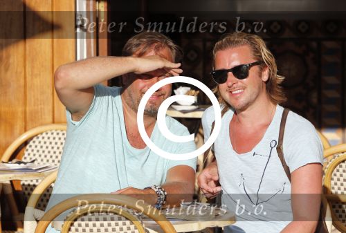 ibiza 16 juli 2013
Carlo Boszhard en zijn vriend Herald op vakantie op ibiza. Ze winkelen in de oude stad.
Peter Smulders bv