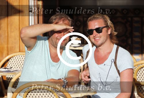ibiza 16 juli 2013
Carlo Boszhard en zijn vriend Herald op vakantie op ibiza. Ze winkelen in de oude stad.
Peter Smulders bv