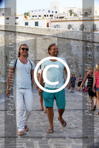 ibiza 16 juli 2013
Carlo Boszhard en zijn vriend Herald op vakantie op ibiza. Ze winkelen in de oude stad.
Peter Smulders bv