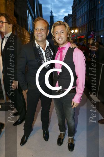AMSTERDAM - Bij het Tuschinski Theater is de premiere van Behind the Candelabra. Met op de rode loper  Carlo Boszhard met partner