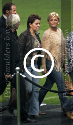 Amsterdam 27 september 2004
Afscheid Andre Hazes in de Amsterdam Arena
Caroline Tensen met Frank Wisse en danny Blind met vrouw
Peter Smulders bv