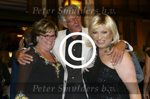 AMSTERDAM - Bij het Tuschinski Theater is de premiere van Behind the Candelabra. Met op de rode loper  Catherine Keyl met partner en Mayday