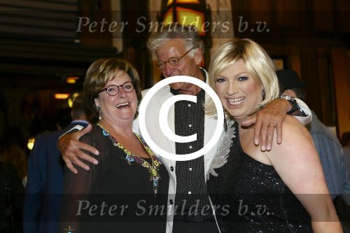 AMSTERDAM - Bij het Tuschinski Theater is de premiere van Behind the Candelabra. Met op de rode loper  Catherine Keyl met partner en Mayday
