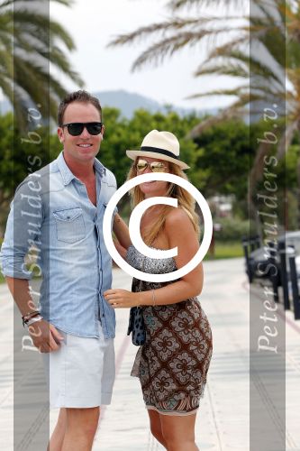 ibiza 13 juli 2013
Robert Doornbos en zijn verloofde/vriendin Chantal Bles lopen over de boulevard op ibiza.
Peter Smulders bv