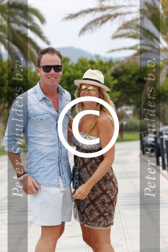 ibiza 13 juli 2013
Robert Doornbos en zijn verloofde/vriendin Chantal Bles lopen over de boulevard op ibiza.
Peter Smulders bv