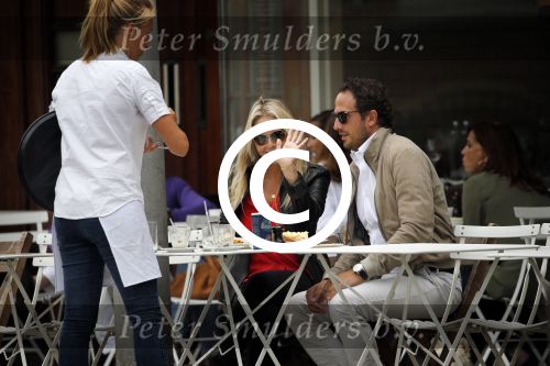 Amsterdam 11 augustus 2013
Chantal janzen met vriend Marco op terras aan het lunchen.
Peter Smulders bv