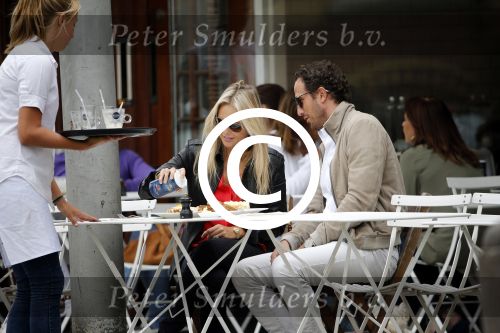 Amsterdam 11 augustus 2013
Chantal janzen met vriend Marco op terras aan het lunchen.
Peter Smulders bv