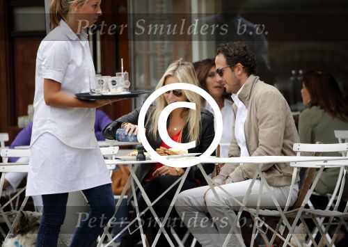 Amsterdam 11 augustus 2013
Chantal janzen met vriend Marco op terras aan het lunchen.
Peter Smulders bv