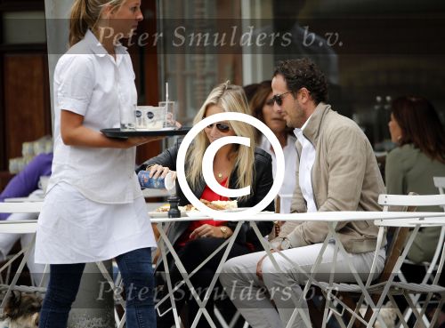 Amsterdam 11 augustus 2013
Chantal janzen met vriend Marco op terras aan het lunchen.
Peter Smulders bv