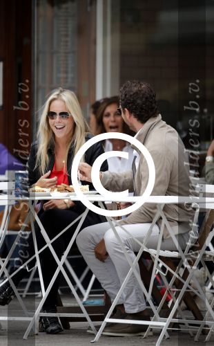 Amsterdam 11 augustus 2013
Chantal janzen met vriend Marco op terras aan het lunchen.
Peter Smulders bv
