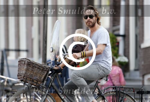 Amsterdam 9 juli 2013
Chris Zegers met zijn zoon op de fiets in Amsterdam.
Peter Smulders bv