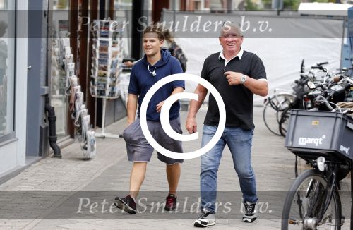 Amsterdam 9 augustus 2013
Jaap van Zweden met zijn zoon Benjamin op de cornelis schuytstraat. En met Joop Kruis en Daniel v Zweden
Peter Smulders bv