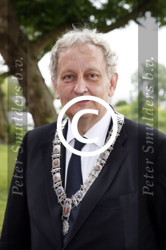 Amsterdam 3 juli 2013
Sjaak Swart 75 jaar . Hij viert dat met een wedstrijd met oud ajax spelers in het Olympisch stadion. Burgemeester Eberhard v d Laan
Peter Smulders bv