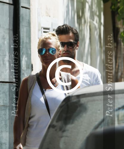 ibiza 11 juli 2013
Ellemieke Vermolen en Sergio Herman doen boodschappen in ibiza stad.
Peter Smulders bv