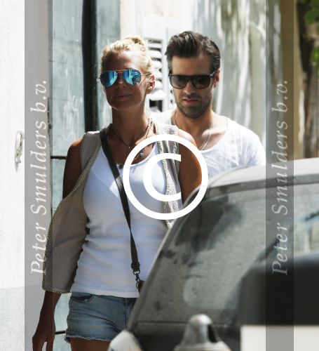ibiza 11 juli 2013
Ellemieke Vermolen en Sergio Herman doen boodschappen in ibiza stad.
Peter Smulders bv