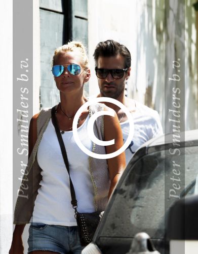 ibiza 11 juli 2013
Ellemieke Vermolen en Sergio Herman doen boodschappen in ibiza stad.
Peter Smulders bv