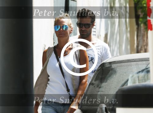 ibiza 11 juli 2013
Ellemieke Vermolen en Sergio Herman doen boodschappen in ibiza stad.
Peter Smulders bv