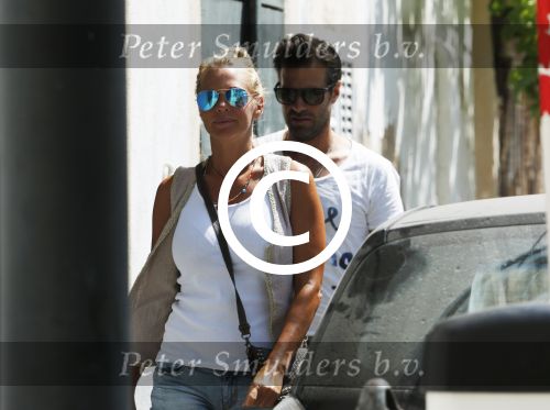 ibiza 11 juli 2013
Ellemieke Vermolen en Sergio Herman doen boodschappen in ibiza stad.
Peter Smulders bv