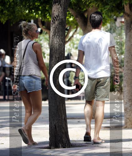 ibiza 11 juli 2013
Ellemieke Vermolen en Sergio Herman doen boodschappen in ibiza stad.
Peter Smulders bv