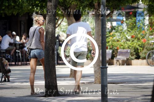 ibiza 11 juli 2013
Ellemieke Vermolen en Sergio Herman doen boodschappen in ibiza stad.
Peter Smulders bv
