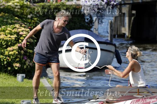 Vreeland 7 juli 2013
Wendy v Dijk en Erland Galjaard aan het varen op de vecht met hun dochter Lizzy Erland zijn dochter en vrienden.
Peter Smulders bv