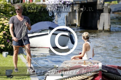 Vreeland 7 juli 2013
Wendy v Dijk en Erland Galjaard aan het varen op de vecht met hun dochter Lizzy Erland zijn dochter en vrienden.
Peter Smulders bv