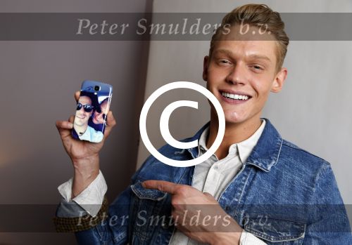 Amsterdam 27 juni 2013
Gift suite in hotel the Grand. Ferry Doedens met telefoonhoesje met foto van hem met vriend eropo
Peter Smulders bv