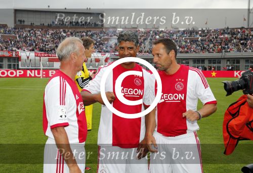 Amsterdam 3 juli 2013
Sjaak Swart 75 jaar . Hij viert dat met een wedstrijd met oud ajax spelers in het Olympisch stadion. Frank Rijkaard en Johan Cruijff
Peter Smulders bv