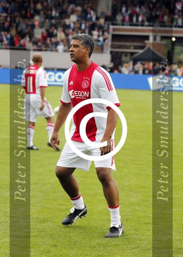 Amsterdam 3 juli 2013
Sjaak Swart 75 jaar . Hij viert dat met een wedstrijd met oud ajax spelers in het Olympisch stadion. Frank Rijkaard
Peter Smulders bv