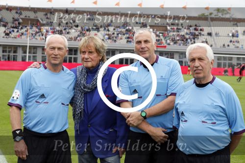 Amsterdam 3 juli 2013
Sjaak Swart 75 jaar . Hij viert dat met een wedstrijd met oud ajax spelers in het Olympisch stadion. Dick Jol Frans Derks Mario v d Ende en Bep Thomas
Peter Smulders bv