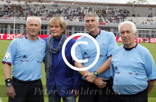 Amsterdam 3 juli 2013
Sjaak Swart 75 jaar . Hij viert dat met een wedstrijd met oud ajax spelers in het Olympisch stadion. Dick Jol Frans Derks Mario v d Ende en Bep Thomas
Peter Smulders bv