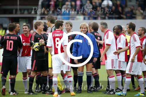 Amsterdam 3 juli 2013
Sjaak Swart 75 jaar . Hij viert dat met een wedstrijd met oud ajax spelers in het Olympisch stadion. Frans Derks
Peter Smulders bv