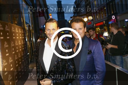 AMSTERDAM - Bij het Tuschinski Theater is de premiere van Behind the Candelabra. Met op de rode loper  Fred v Leer en Leco v Zadelhoff