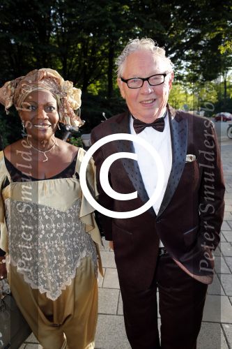 Amsterdam 25 juni 2013
Premiere Tula the Revolt in het tropenmuseum. Gerda Havertong met man
Peter Smulders bv