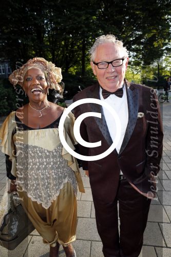 Amsterdam 25 juni 2013
Premiere Tula the Revolt in het tropenmuseum. Gerda Havertong met man
Peter Smulders bv