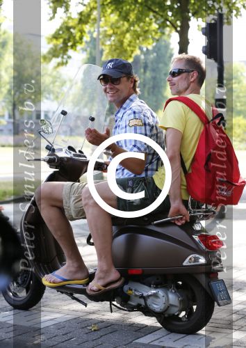 Amsterdam 22 juli 2013
Gijs Staverman met een vriend op zijn vespa scooter.
Peter Smulders bv