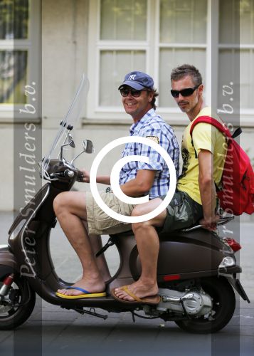 Amsterdam 22 juli 2013
Gijs Staverman met een vriend op zijn vespa scooter.
Peter Smulders bv