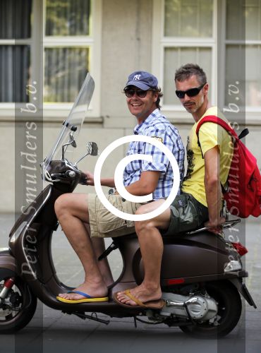 Amsterdam 22 juli 2013
Gijs Staverman met een vriend op zijn vespa scooter.
Peter Smulders bv