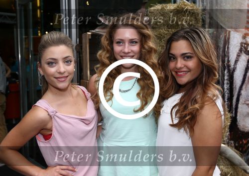 Amsterdam, 5 Augustus 2013
Premiere de Lone Ranger
Girlband zusjes Vol      Amy Vol, Lisa Vol en Shelley Vol
Foto Peter Smulders BV