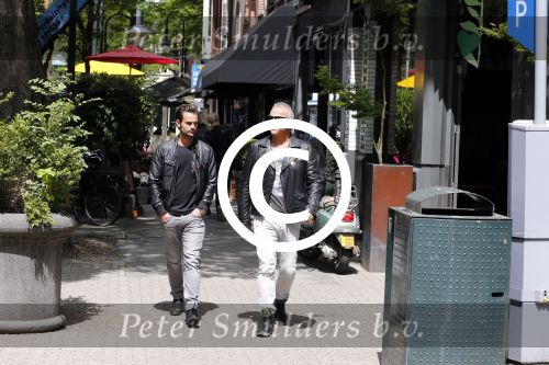 Amsterdam 25 juni 2013
Gordon met een vriend op de cornelis schuytstraat.
Peter Smulders bv